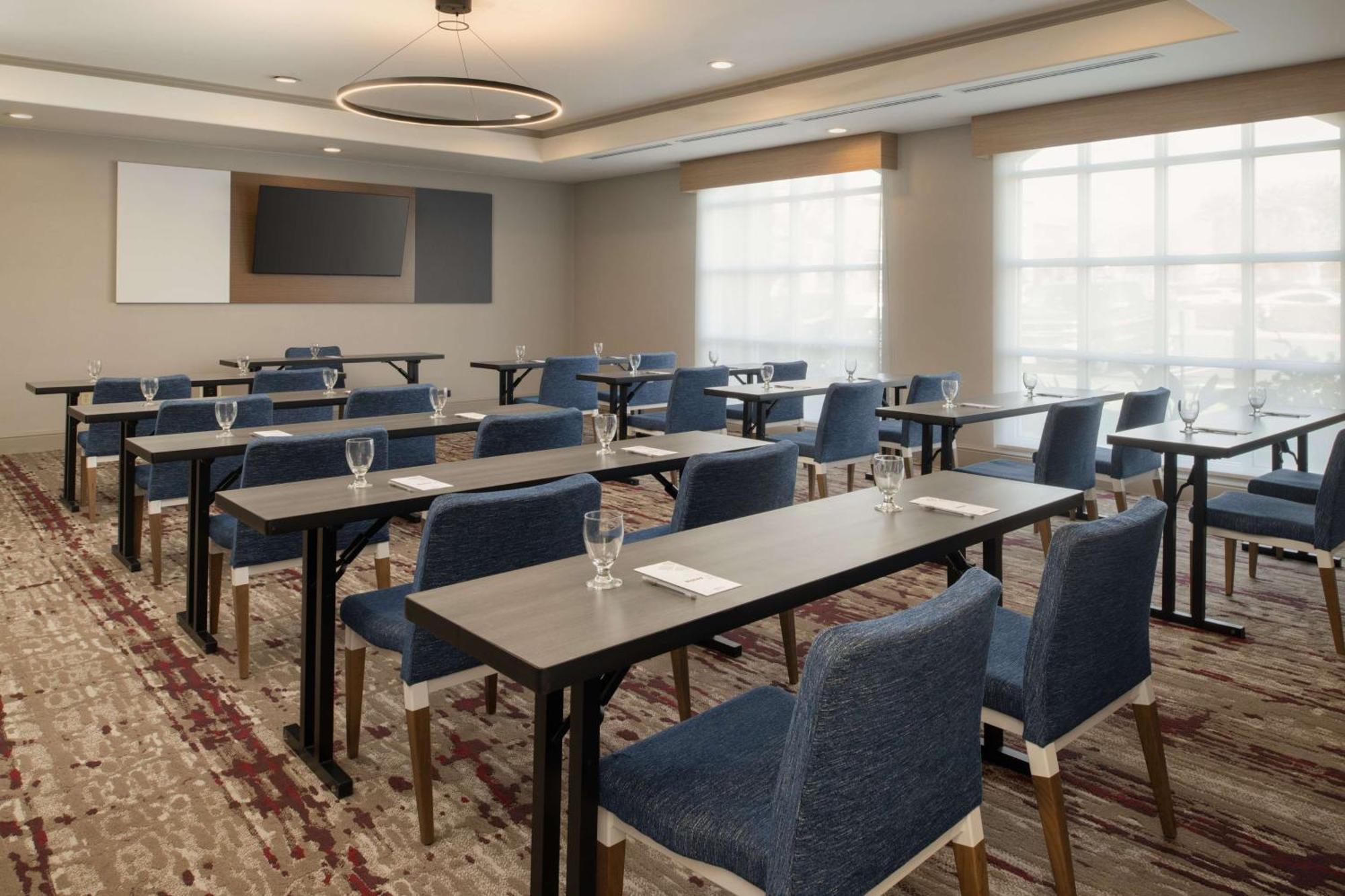Hilton Garden Inn Fontana Exterior photo