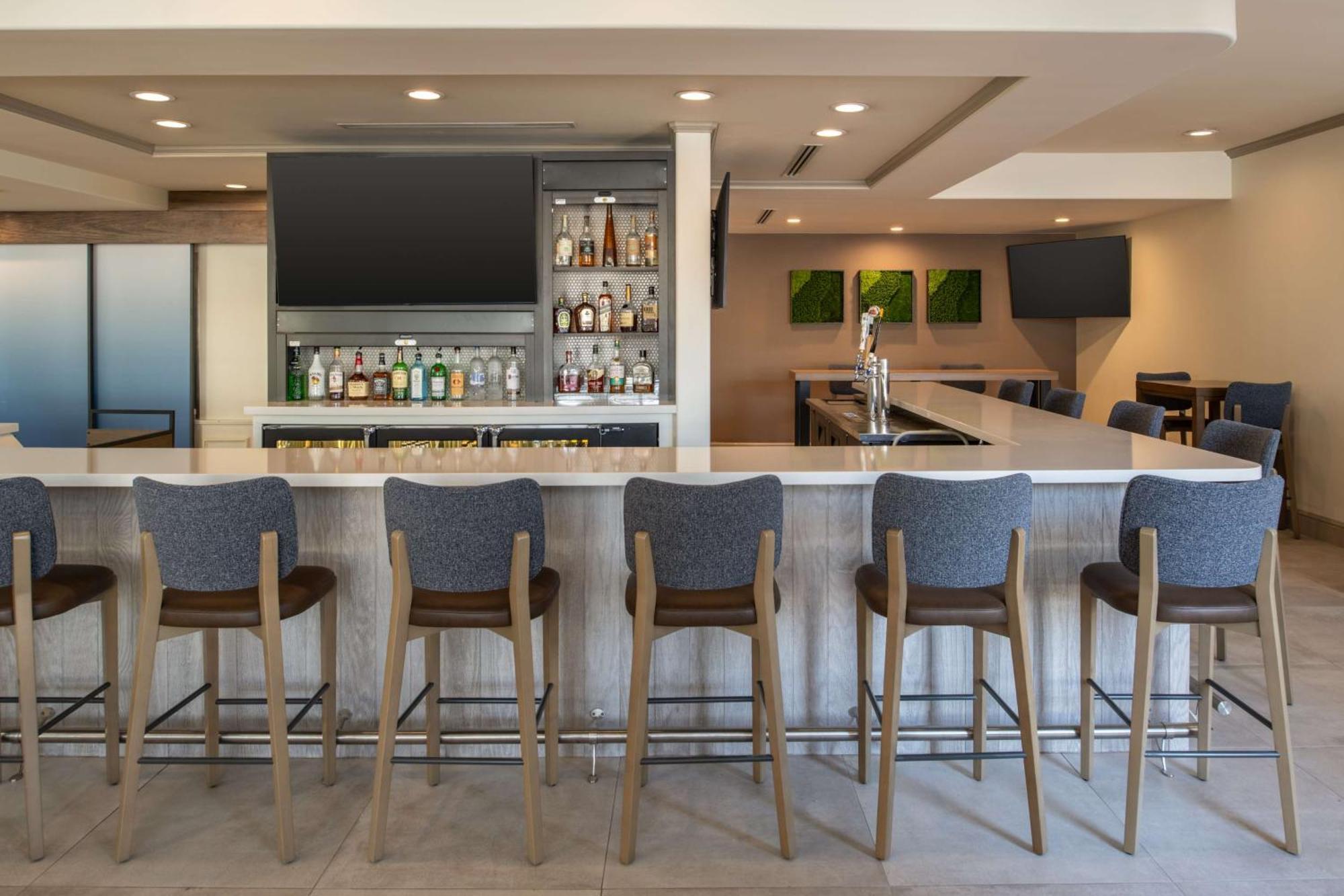 Hilton Garden Inn Fontana Exterior photo