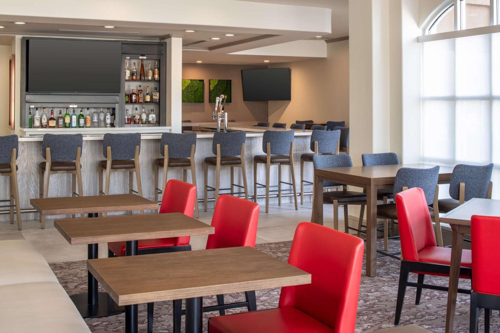 Hilton Garden Inn Fontana Exterior photo