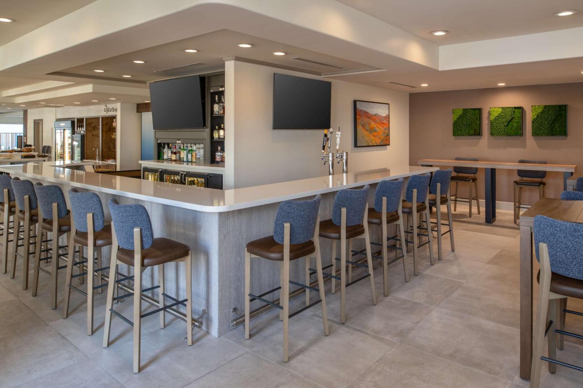 Hilton Garden Inn Fontana Exterior photo