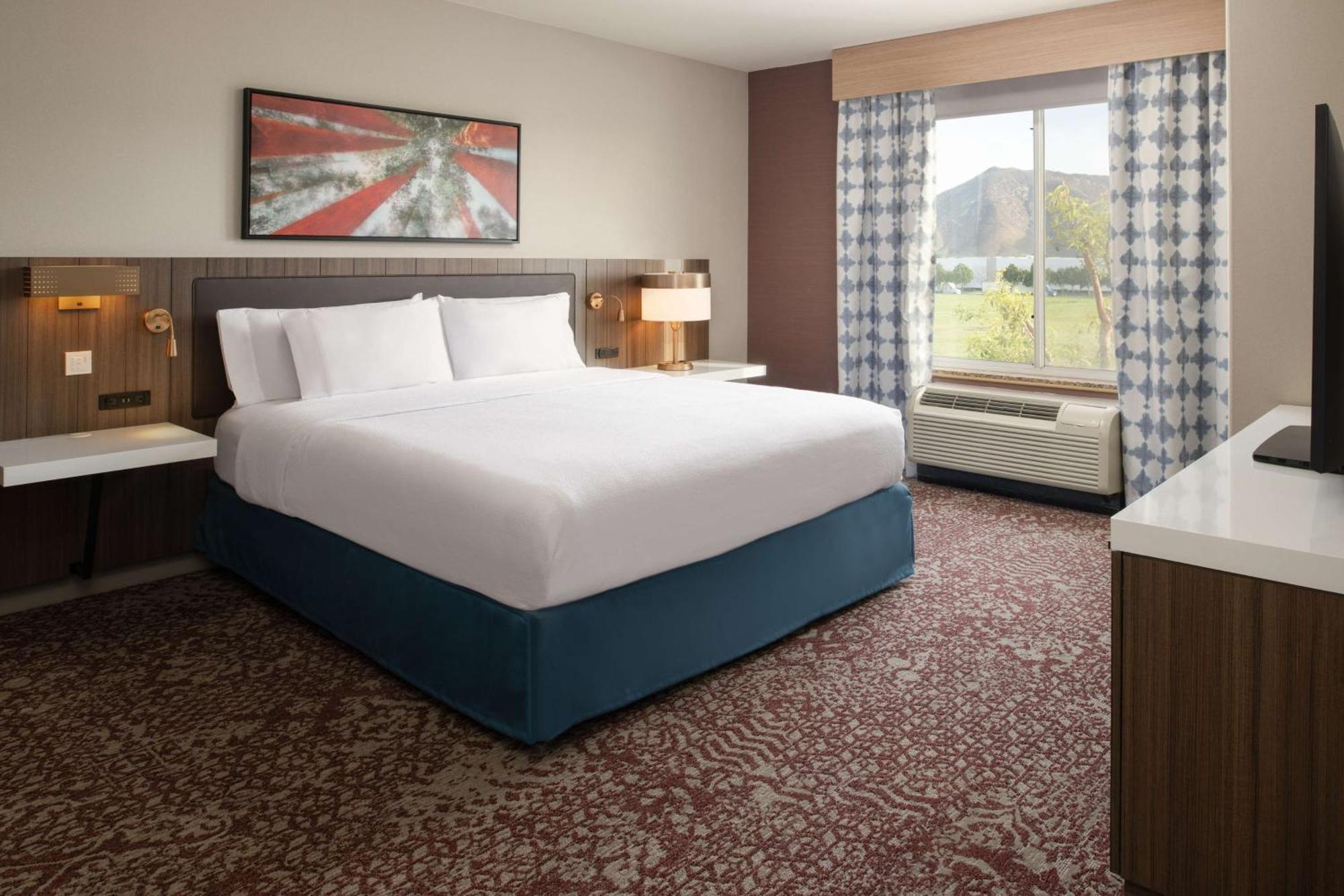 Hilton Garden Inn Fontana Exterior photo