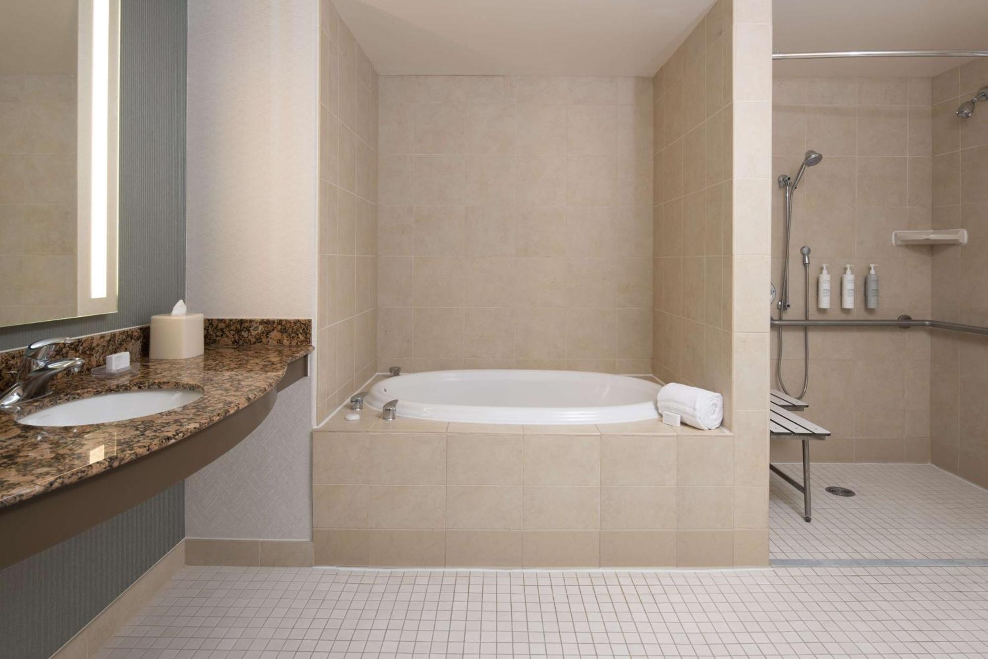 Hilton Garden Inn Fontana Exterior photo