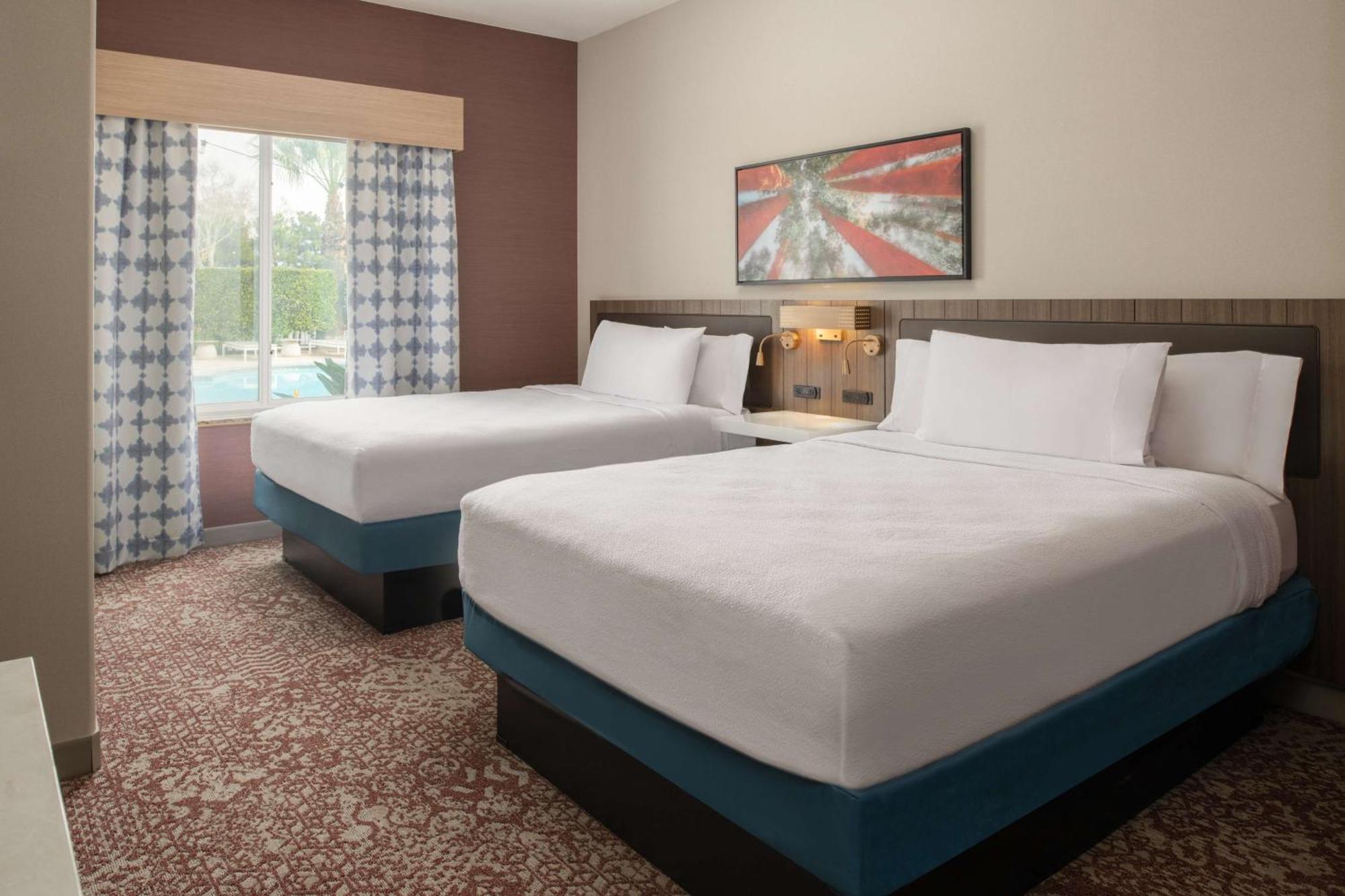 Hilton Garden Inn Fontana Exterior photo