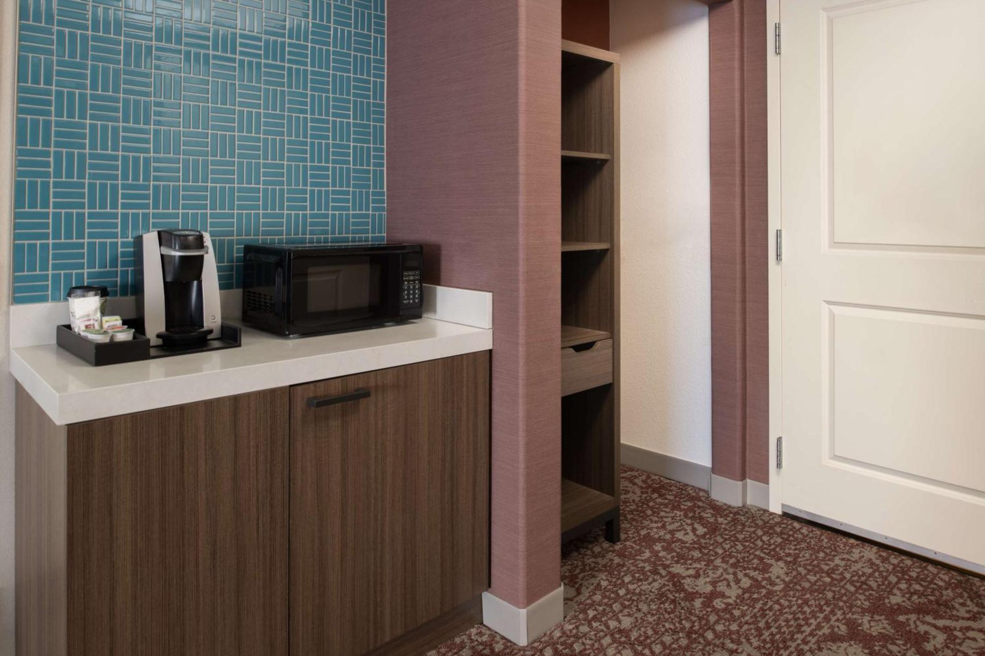 Hilton Garden Inn Fontana Exterior photo