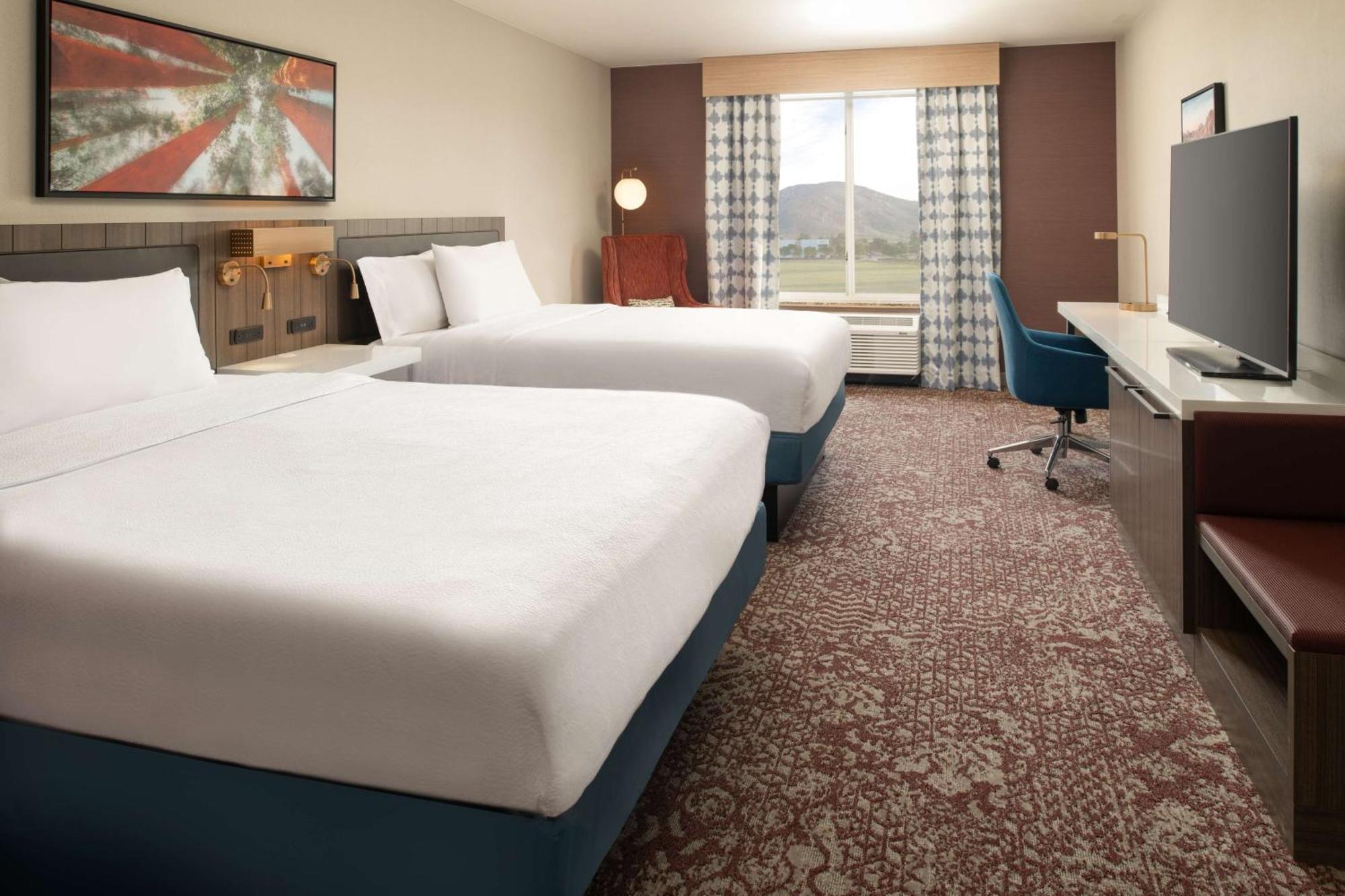 Hilton Garden Inn Fontana Exterior photo