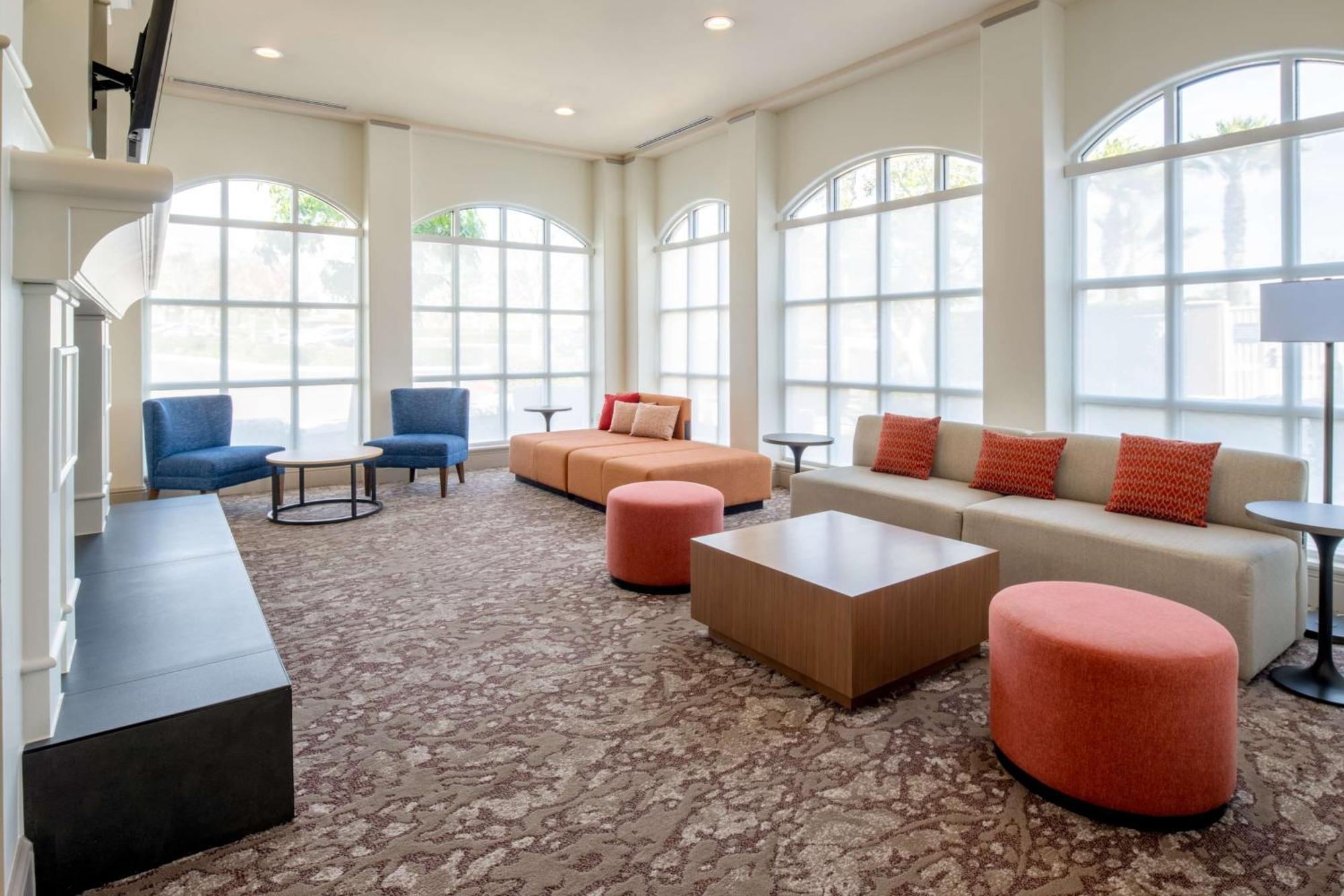 Hilton Garden Inn Fontana Exterior photo