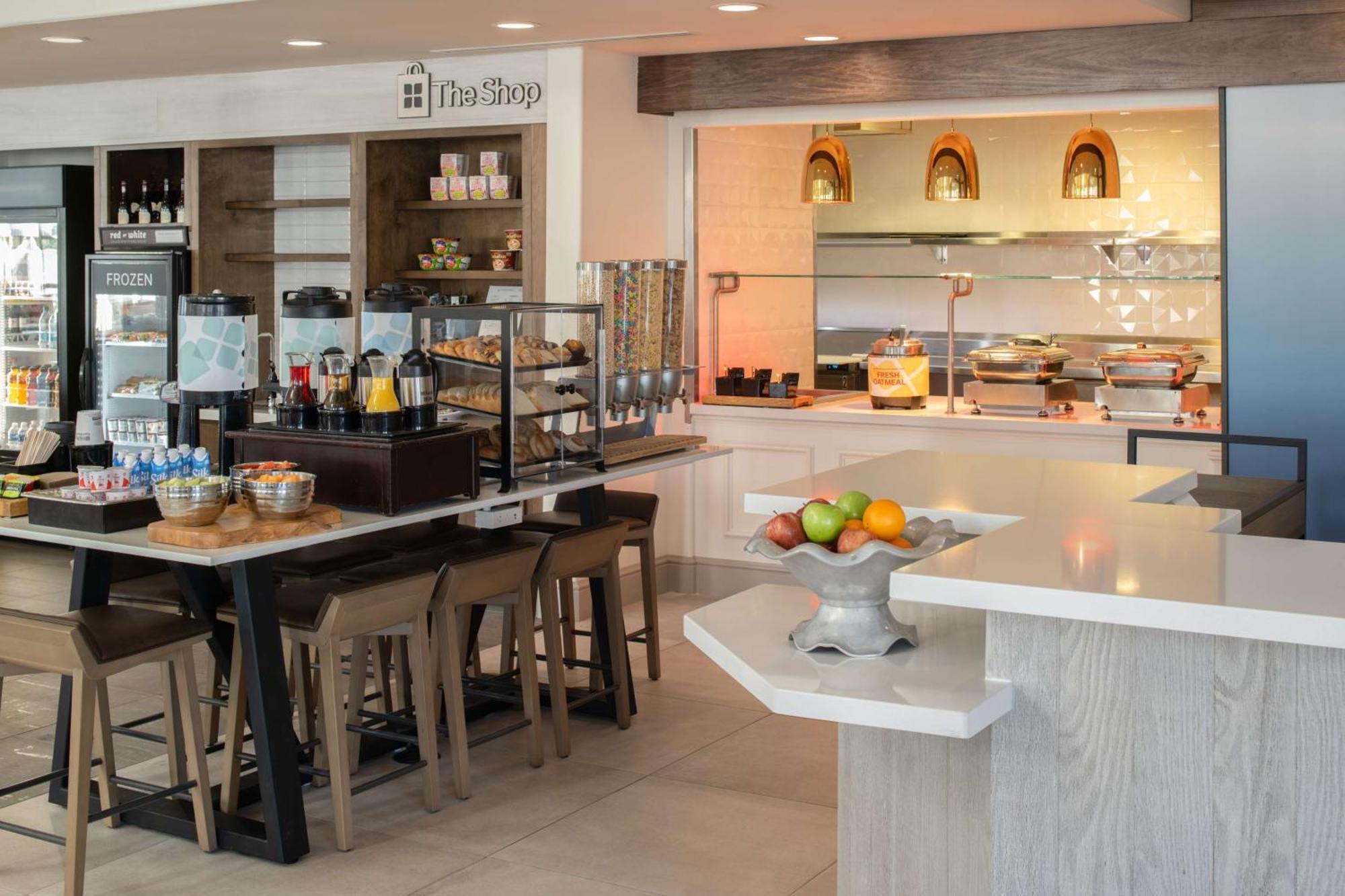 Hilton Garden Inn Fontana Exterior photo