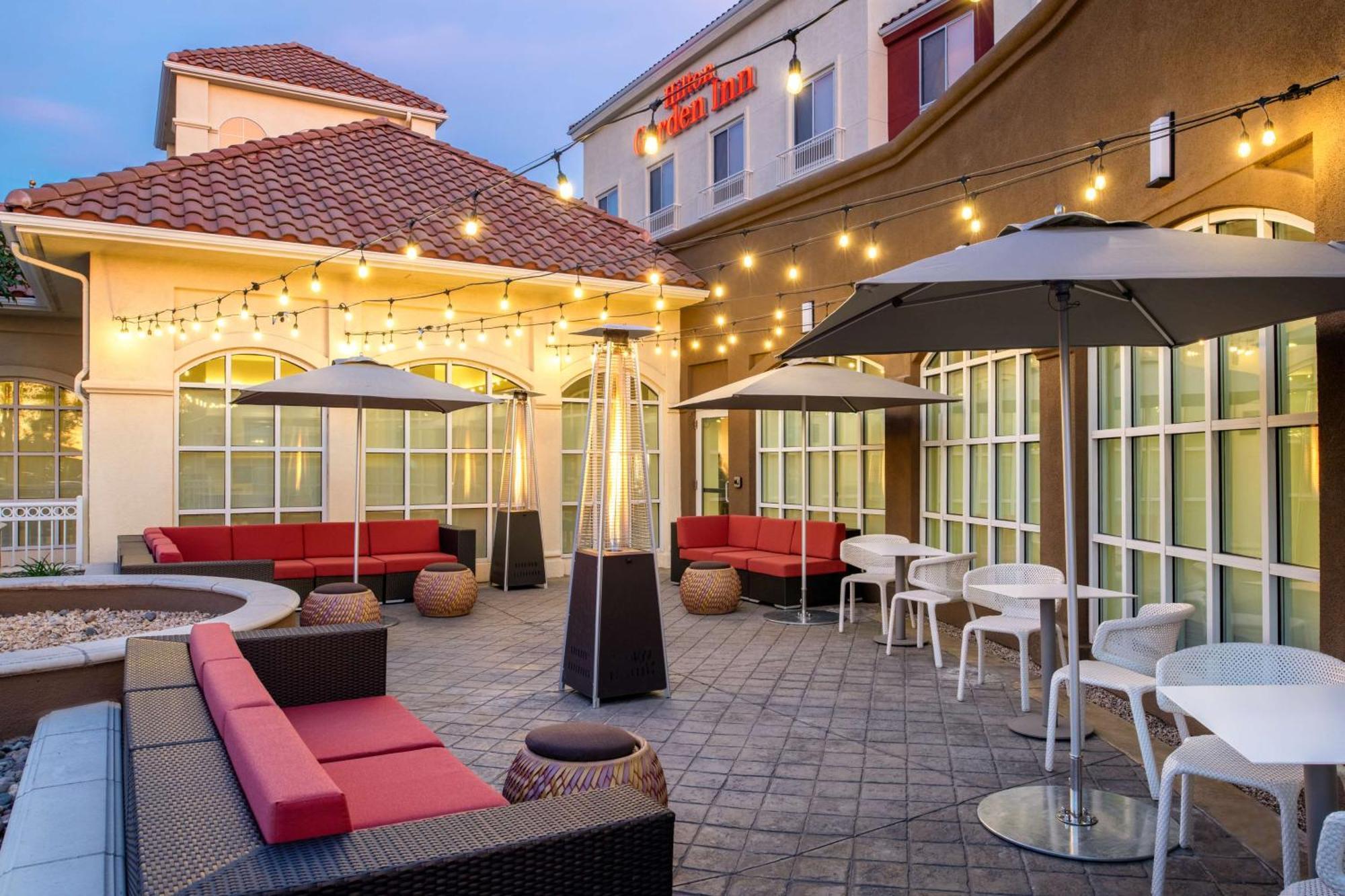 Hilton Garden Inn Fontana Exterior photo
