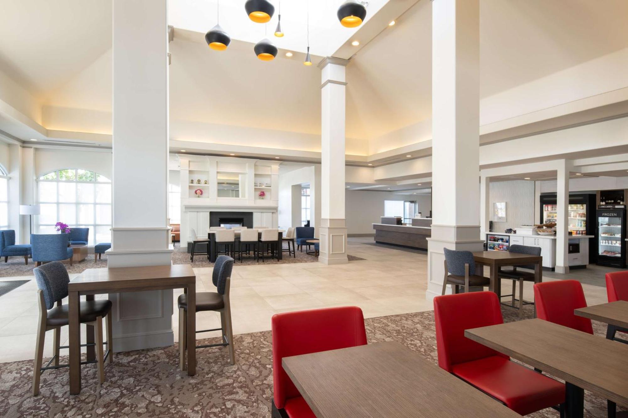 Hilton Garden Inn Fontana Exterior photo