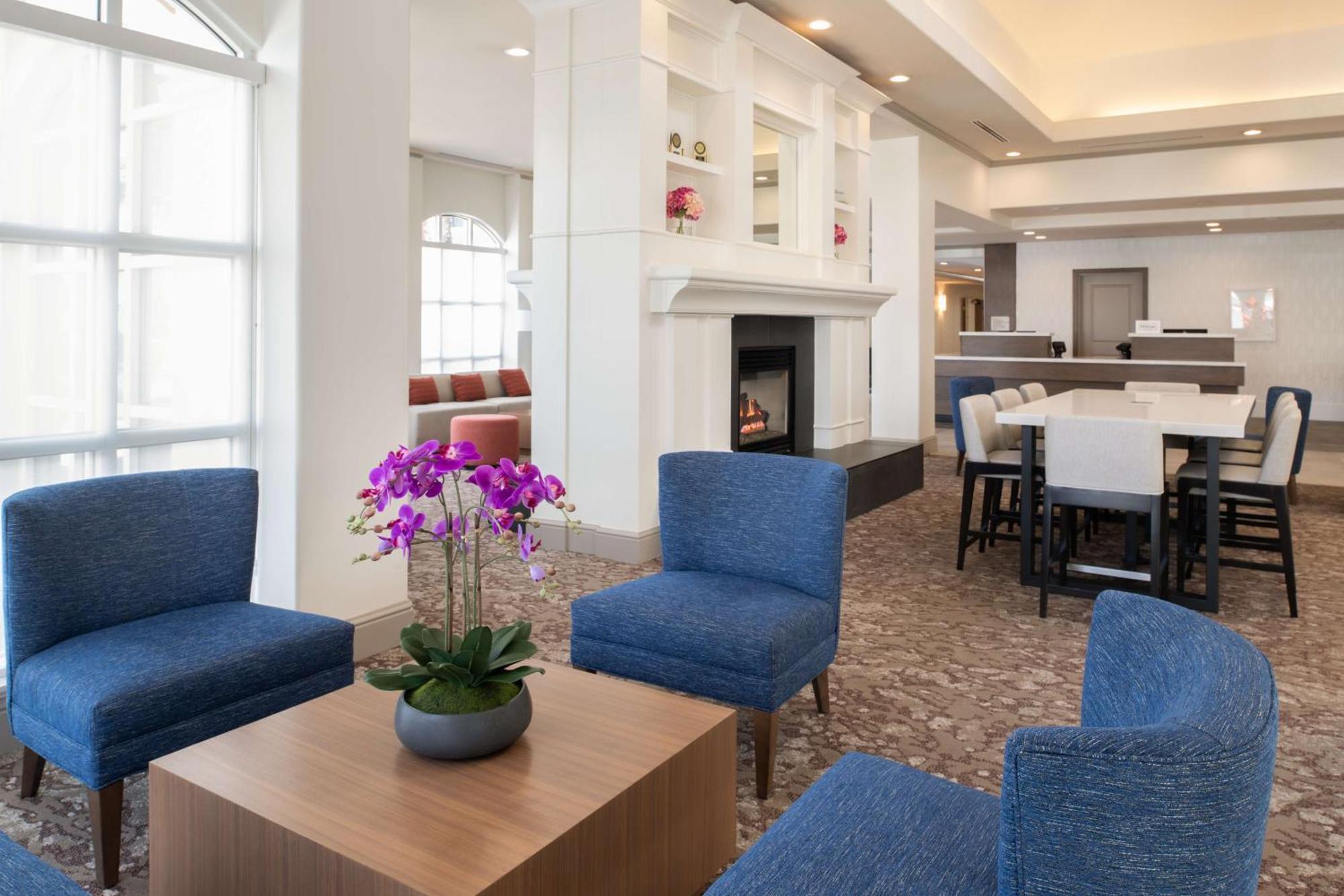 Hilton Garden Inn Fontana Exterior photo