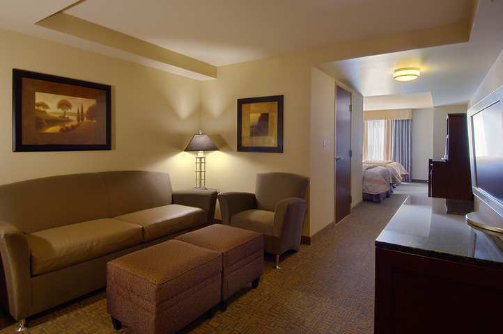 Hilton Garden Inn Fontana Exterior photo