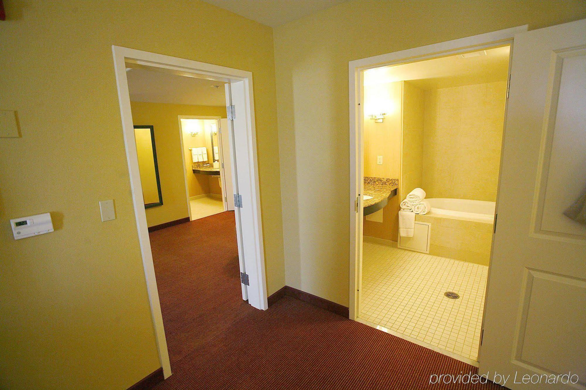 Hilton Garden Inn Fontana Room photo