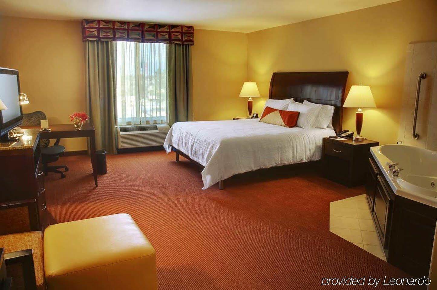 Hilton Garden Inn Fontana Exterior photo